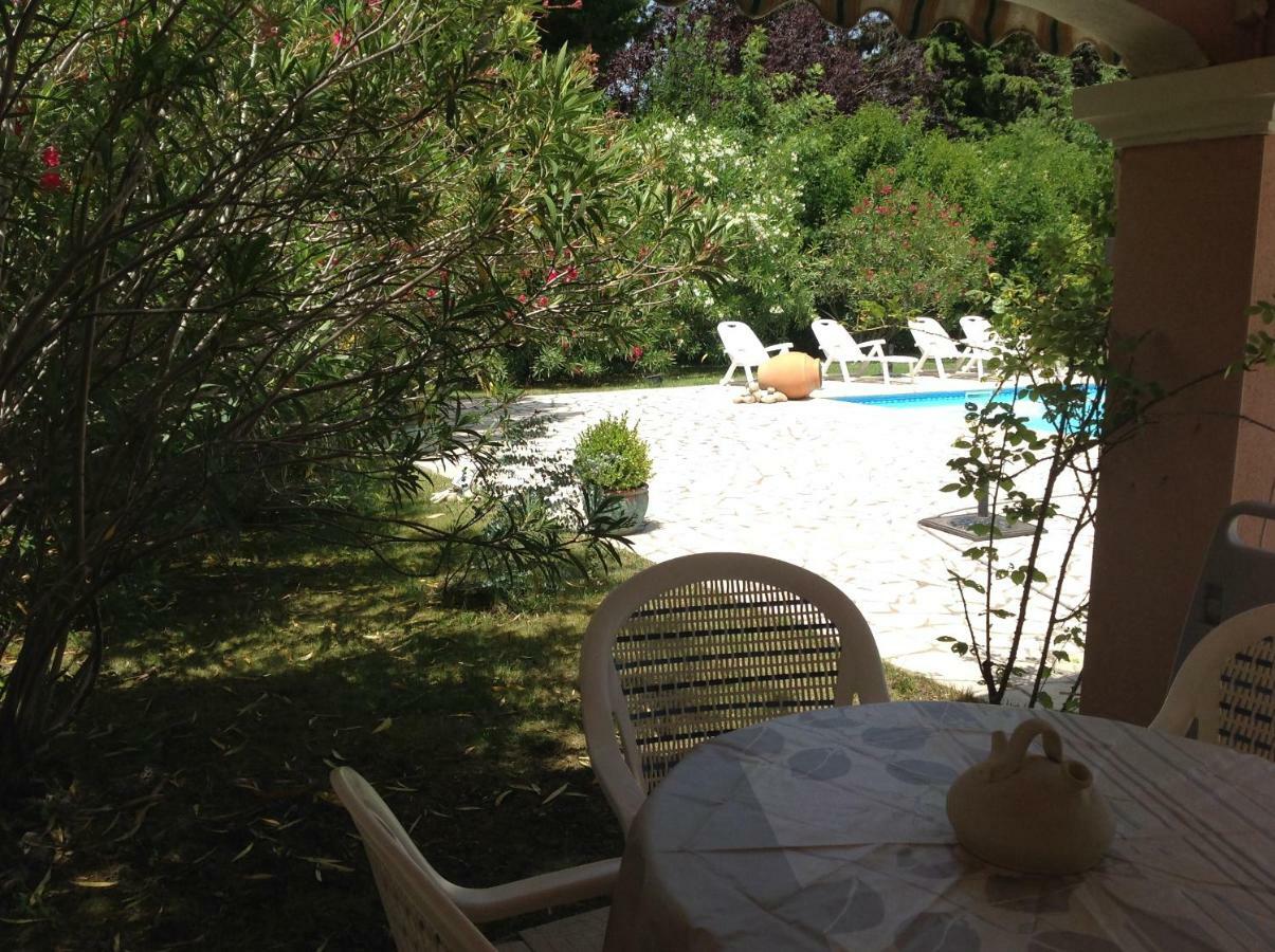 B&B Les Muscades Saint-Etienne-du-Gres Exterior photo