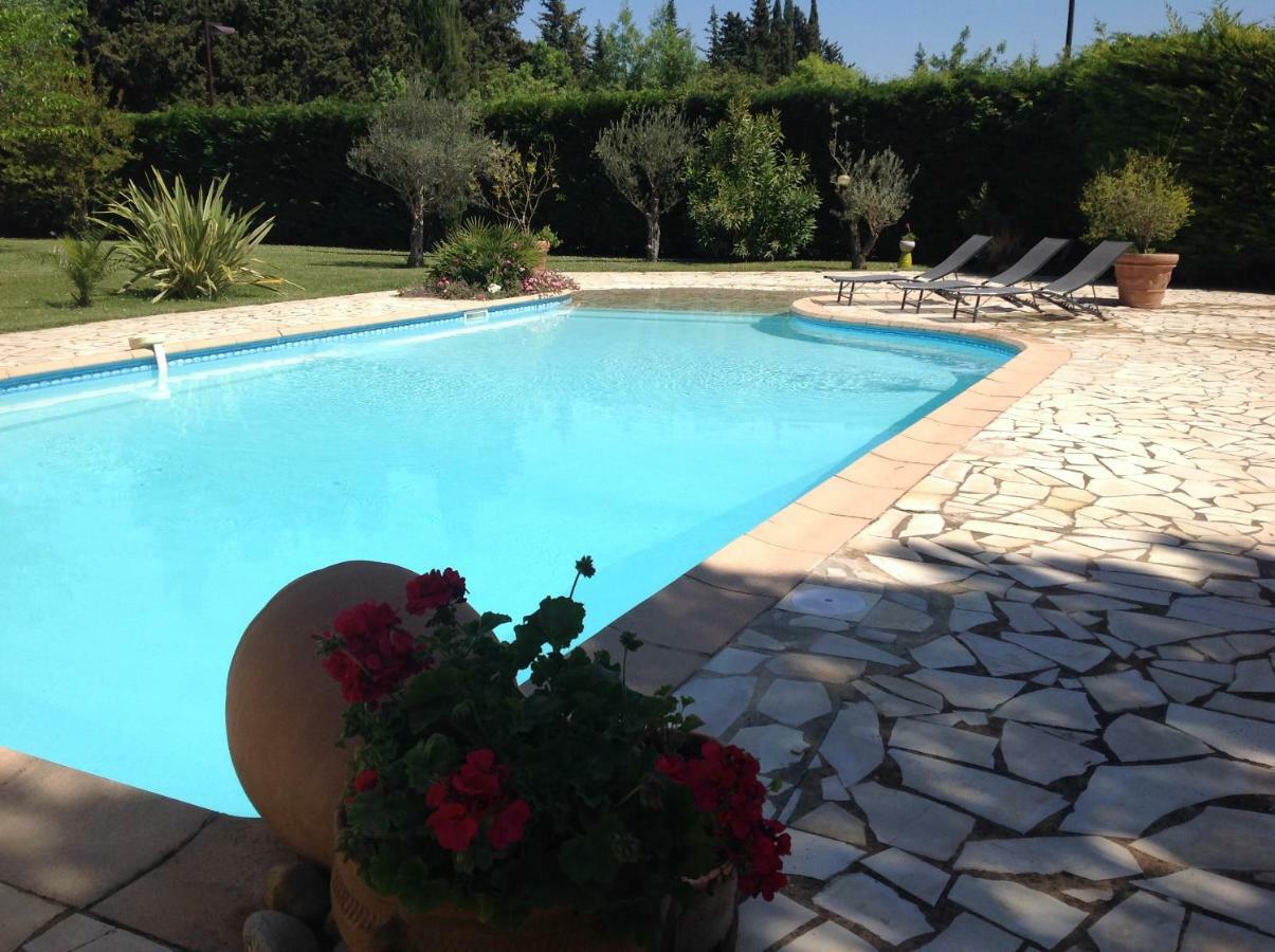 B&B Les Muscades Saint-Etienne-du-Gres Exterior photo